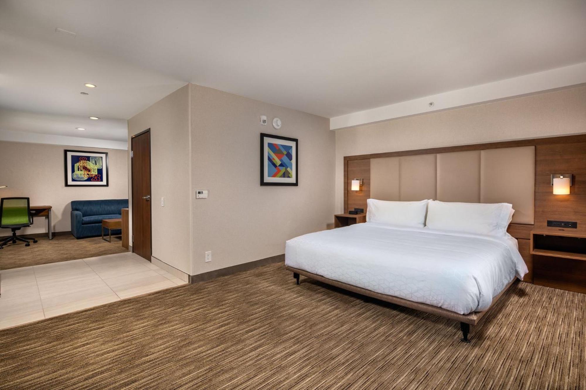 Holiday Inn Express & Suites Chatsworth By Ihg, Los Angeles